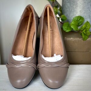 NIB Lauren Blakwell Eliana Taupe Flats